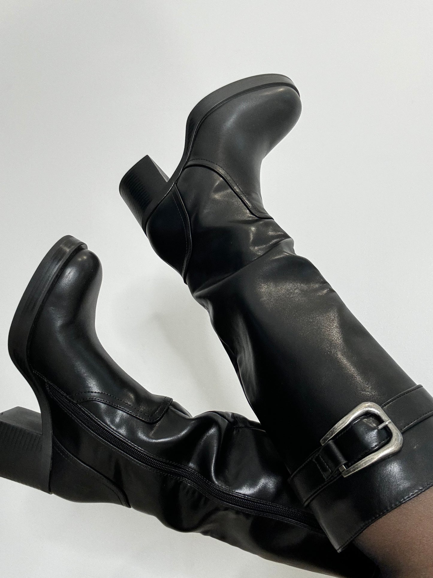 Botte à boucles