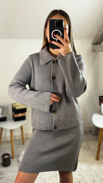 Ensemble maille gilet et jupe Gris