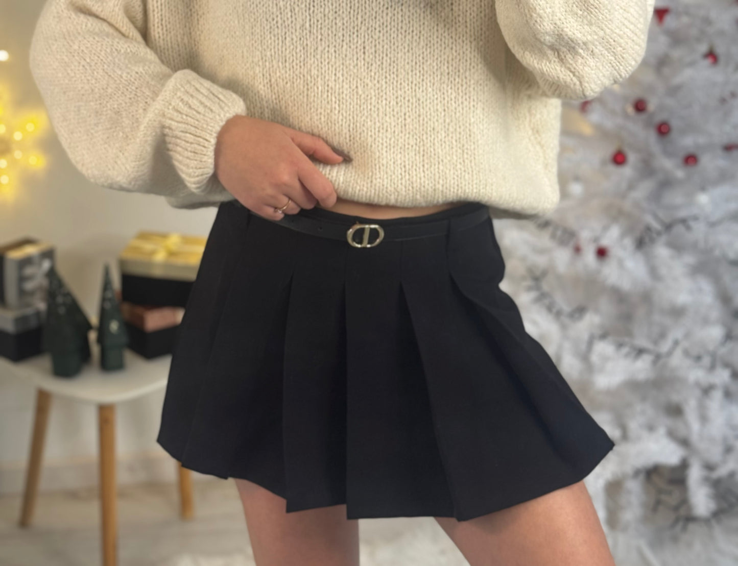 Jupe short à plis avec ceinture