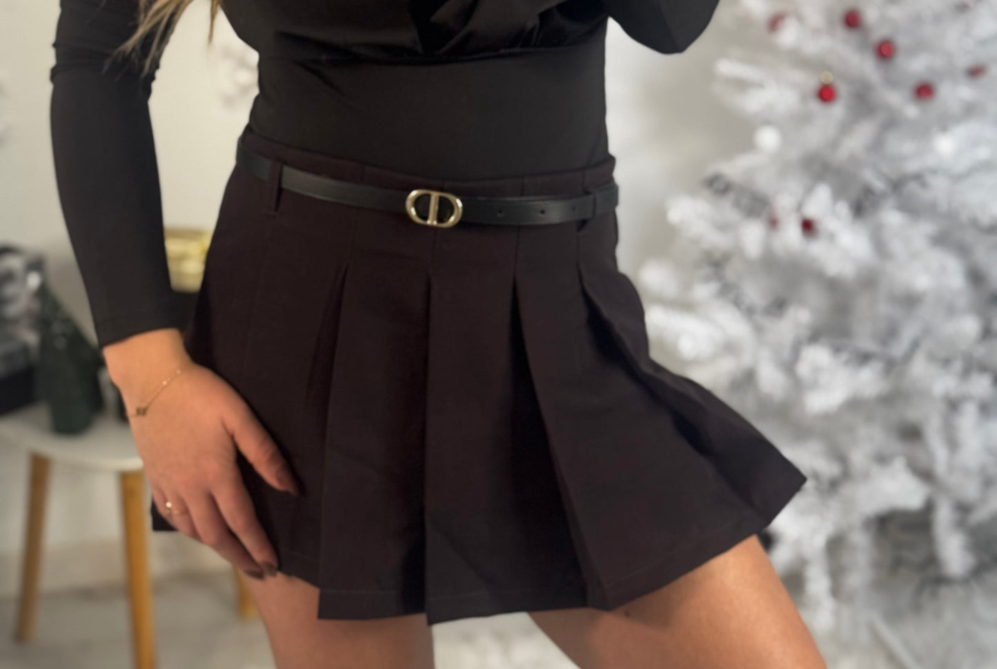 Jupe short à plis avec ceinture chocolat