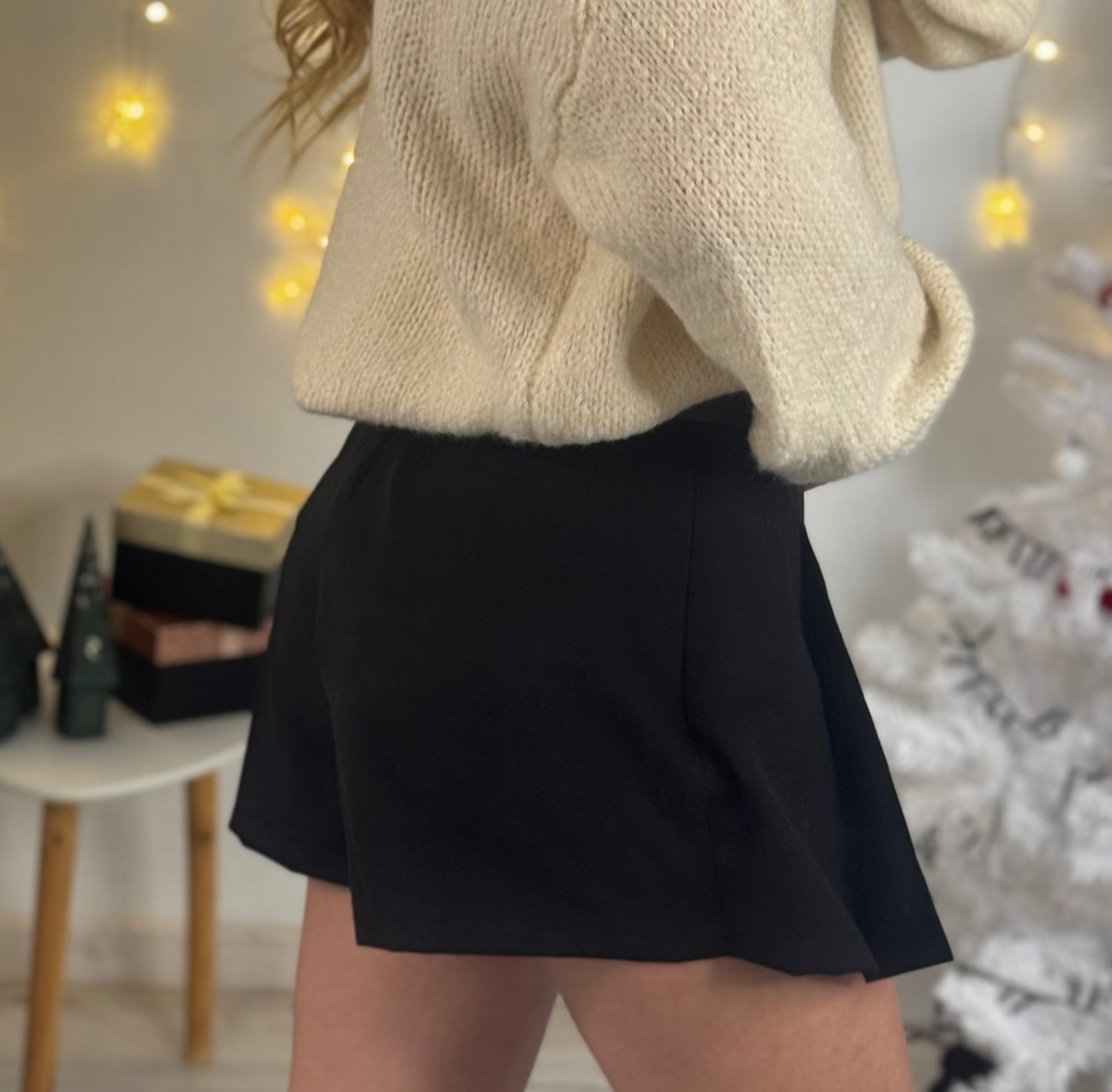 Jupe short à plis avec ceinture